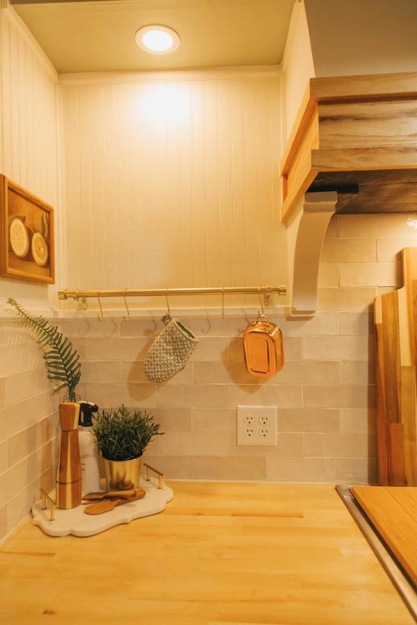 The Woodlawn Tudor Hot Springs Ngoại thất bức ảnh